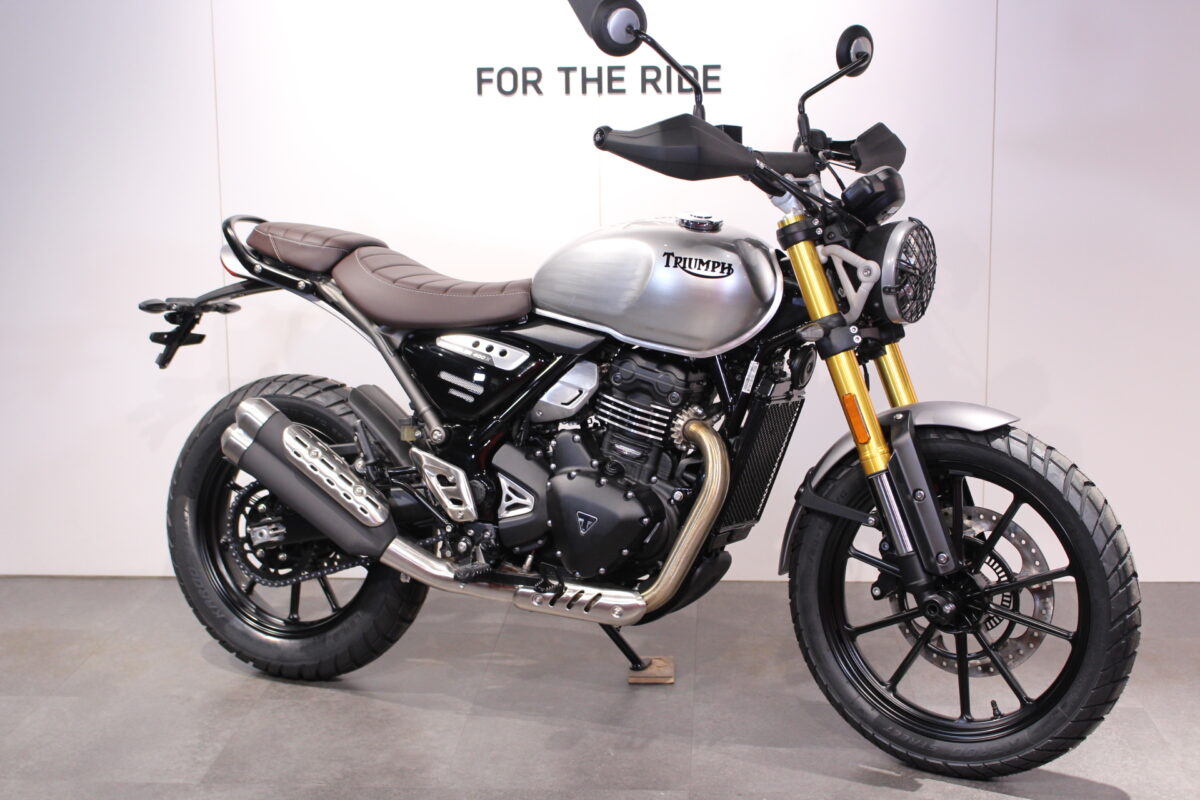Scrambler400X アルミヘアライン風ペイント